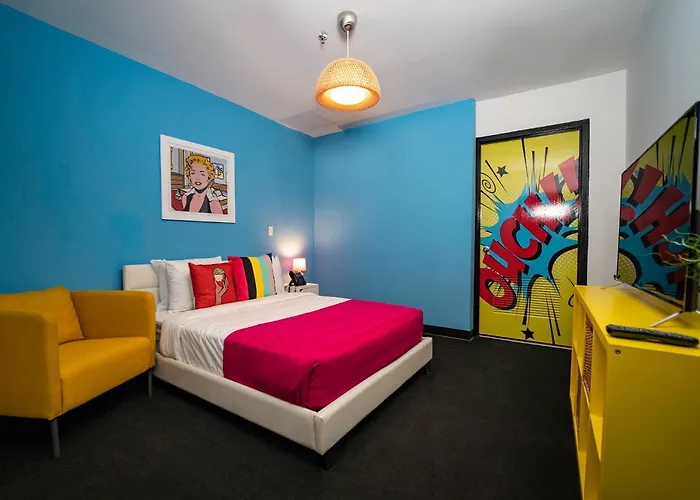 Family Hotel: The Fox Hotel